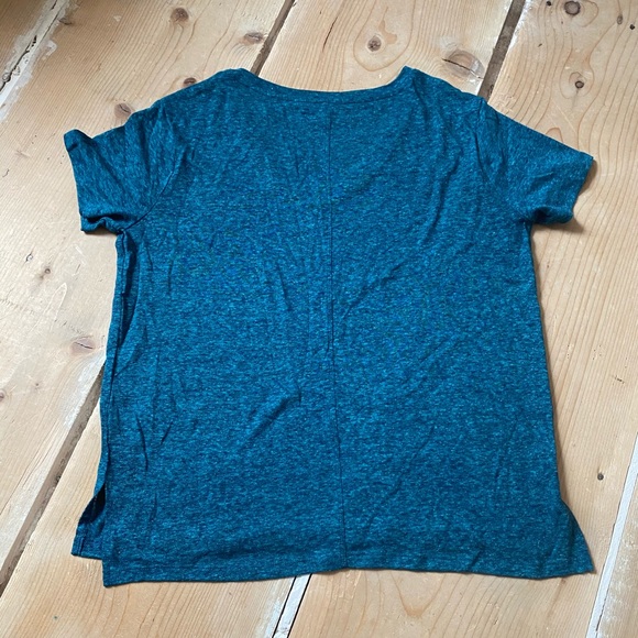 Old Navy boyfriend fit T-shirt - Picture 3 of 3